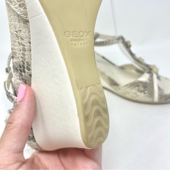 Stylish Snake Print Wedge Sandals - Picture 11 of 13